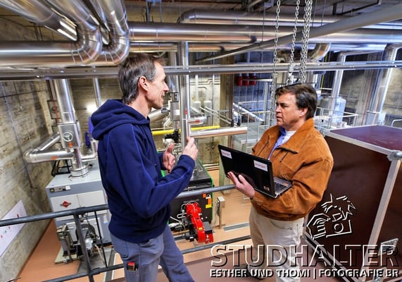 Fotos für Broschüren/Werbung/Web energo.ch by StockerDirect: Technische Bereiche der Psychiatrischen Universitätsklinik Zürich PUKZH: Heizung, Wasser, Lüftung. Architektonische Ansichten aussen und innen. 2011