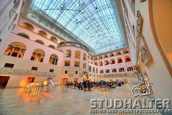 Fotos für Broschüren/Werbung/Web energo.ch by StockerDirect: Mensa der Universität Zürich. Hauptgebäude an der Rämistrasse Zürich. 2011