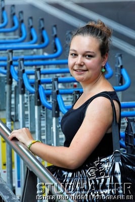 Neue Lernende 2011-2013 der Luzerner Kantonalbank fotografiert rund um Kapellbrücke, Wasserturm, Hauptbahnhof, KKL und Inseli Luzern. Portrait für LUKB-Mitarbeitermagazin.