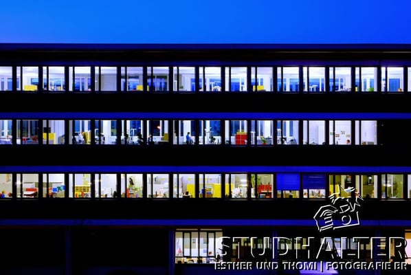 Fotos für Broschüren/Werbung/Web energo.ch by StockerDirect: HDR-Nachtaufnamen Bürogebäude Schindler Schweiz in Ebikon. 2011