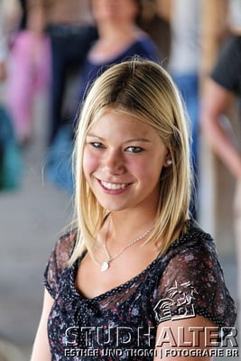 Neue Lernende 2011-2013 der Luzerner Kantonalbank fotografiert rund um Kapellbrücke, Wasserturm, Hauptbahnhof, KKL und Inseli Luzern. Portrait für LUKB-Mitarbeitermagazin.2011