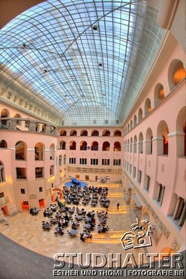 Fotos für Broschüren/Werbung/Web energo.ch by StockerDirect: Mensa der Universität Zürich. Hauptgebäude an der Rämistrasse Zürich. 2011