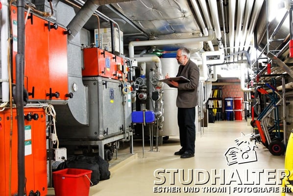 Fotos für Broschüren/Werbung/Web energo.ch by StockerDirect: Hallenbad Röhrliberg Cham mit 'Energieberater' Christoph Studhalter und Leiter Bäder Cham Bruno Amgwerd