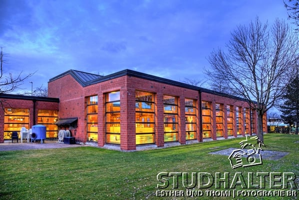 Fotos für Broschüren/Werbung/Web energo.ch by StockerDirect: HDR-Nachtaufnahmen Hallenbad Röhrliberg Cham. 2011