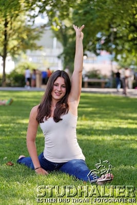 Neue Lernende 2011-2013 der Luzerner Kantonalbank fotografiert rund um Kapellbrücke, Wasserturm, Hauptbahnhof, KKL und Inseli Luzern. Portrait für LUKB-Mitarbeitermagazin.