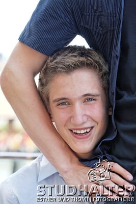 Neue Lernende 2011-2013 der Luzerner Kantonalbank fotografiert rund um Kapellbrücke, Wasserturm, Hauptbahnhof, KKL und Inseli Luzern. Portrait für LUKB-Mitarbeitermagazin.