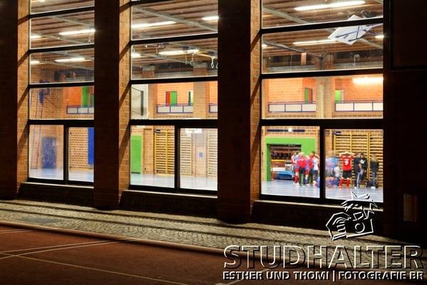 Fotos für Broschüren/Werbung/Web energo.ch by StockerDirect: HDR-Nachtaufnahmen Hallenbad Röhrliberg Cham. 2011