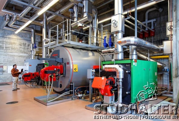 Fotos für Broschüren/Werbung/Web energo.ch by StockerDirect: Technische Bereiche der Psychiatrischen Universitätsklinik Zürich PUKZH: Heizung, Wasser, Lüftung. Architektonische Ansichten aussen und innen. 2011