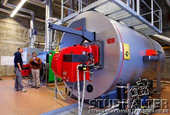 Fotos für Broschüren/Werbung/Web energo.ch by StockerDirect: Technische Bereiche der Psychiatrischen Universitätsklinik Zürich PUKZH: Heizung, Wasser, Lüftung. Architektonische Ansichten aussen und innen. 2011