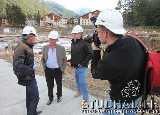 Andermatt Swiss Alps feiert Grundsteinlegung. In Anwesenheit der Bevölkerung des Urserntals und zahlreicher Gäste legte Samih Sawiris am Dienstag 31. August 2010 auf dem Gelände des künftigen "The Chedi Hotel Andermatt" den Grundstein.