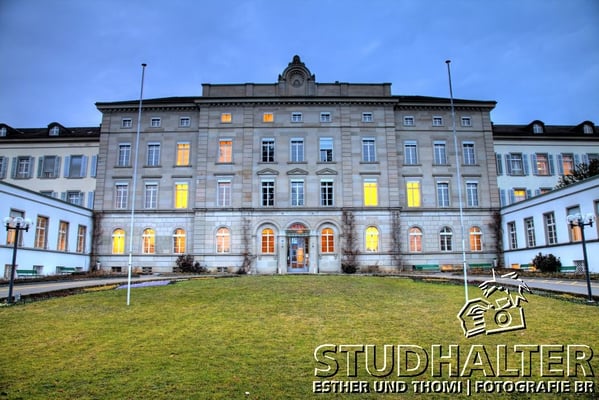 Fotos für Broschüren/Werbung/Web energo.ch by StockerDirect: Technische Bereiche der Psychiatrischen Universitätsklinik Zürich PUKZH: Heizung, Wasser, Lüftung. Architektonische Ansichten aussen und innen. 2011