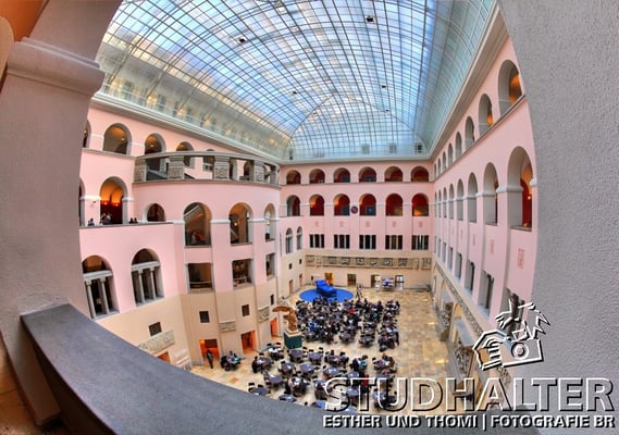 Fotos für Broschüren/Werbung/Web energo.ch by StockerDirect: Mensa der Universität Zürich. Hauptgebäude an der Rämistrasse Zürich. 2011