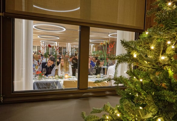 Fotodokumentation Kader-Jahresschlussfeier der Genossenschaft Migros Luzern GMLU im neu eröffneten Restaurant Albero Golfpark Holzhäusern