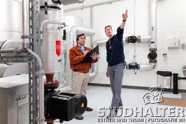 Fotos für Broschüren/Werbung/Web energo.ch by StockerDirect: Technische Bereiche der Psychiatrischen Universitätsklinik Zürich PUKZH: Heizung, Wasser, Lüftung. Architektonische Ansichten aussen und innen. 2011