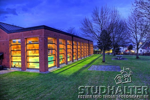 Fotos für Broschüren/Werbung/Web energo.ch by StockerDirect: HDR-Nachtaufnahmen Hallenbad Röhrliberg Cham. 2011