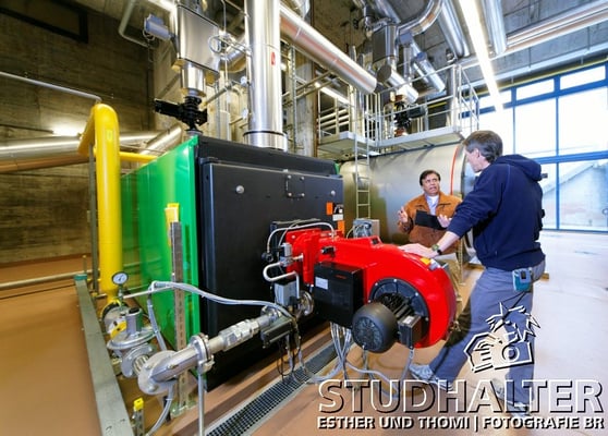 Fotos für Broschüren/Werbung/Web energo.ch by StockerDirect: Technische Bereiche der Psychiatrischen Universitätsklinik Zürich PUKZH: Heizung, Wasser, Lüftung. Architektonische Ansichten aussen und innen. 2011