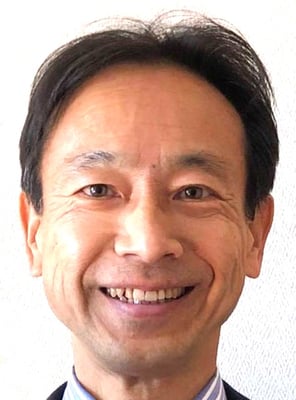 牛尾敦史さん 1960年生まれ 2015年歯肉ガンⅠ期。優等生を演じていたが故にガンになったことに気づき、ウェラー・ザン・ウェル達成90日ノートをつけ、自分の心の奥の奥にあった、弱い自分と向き合いました。「Ⅰ期で自覚症状が何もない人が一番危ない」という代表の言葉を胸に自助療法を徹底。