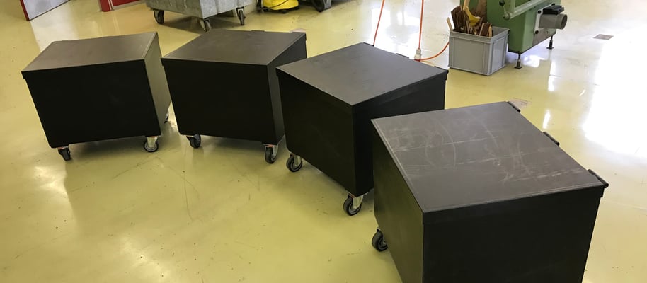 Transportbehälter mit Deckel und Rollen | PE 