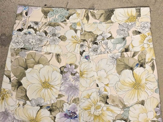 Fabienne pocket cropped 7720009801-S6-855_front pockets