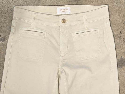 Tess cropped 7625008613-S6-017_front pockets