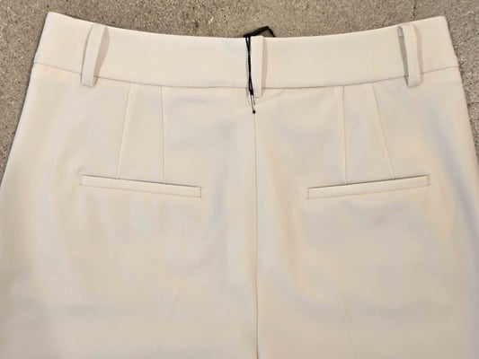 Grace 6336035900-W5-032-back pockets