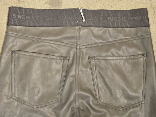 Felice 6301039401-W5-650-back pockets