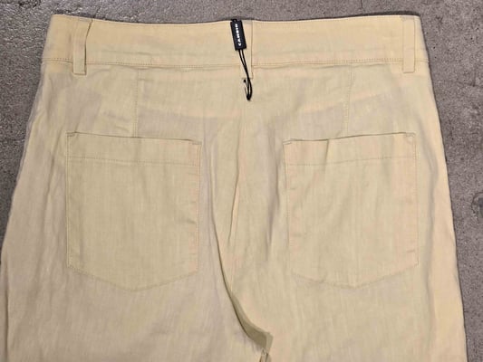 Cara 8003041500-S6-106_back pockets