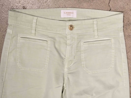 Tess cropped 7625008613-S6-644_front pockets