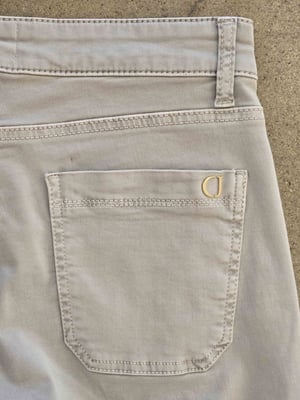 Tess cropped 7625008613-S6-054_back pocket detail