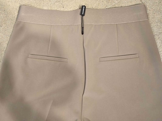 Cameron 6052022113-W5-066-back pockets