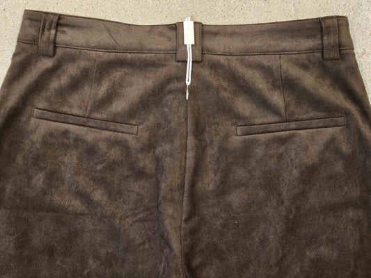 Kiss pleat 6303043902-W5-766-back pockets