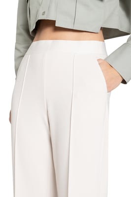 Ava 6052_0222-19_702 