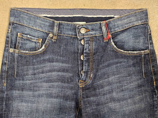 Kerry button 9132010702-W5-5016-front pockets