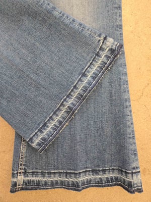 Felina cropped 9129012702-S6-5173_bottom hem detail