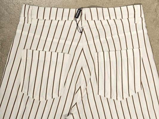 Adrienne 8731041403-S6-807_back pockets