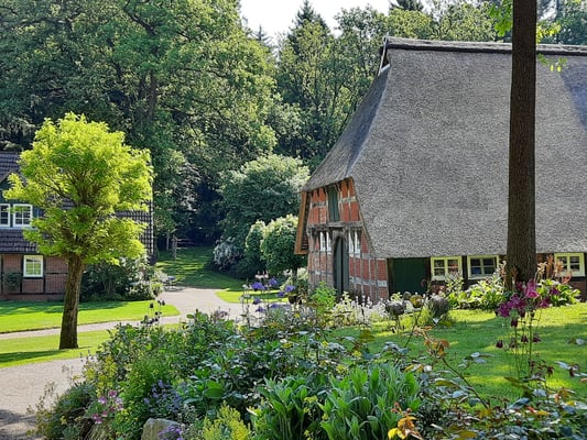 Staudenbeete auf Hof Höpen.