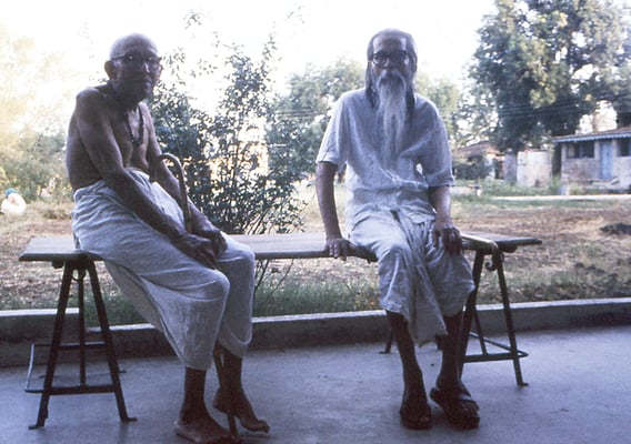 Shivaji Bhave (right, brother of Vinoba Bhave) and Prabhudas Gandhi at Vinoba's ashram Brahma Vidya Mandir, Paunar, 1986.
