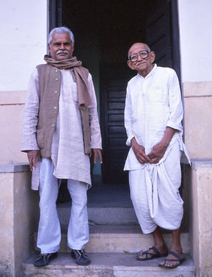Prabhudas Gandhi with a former co-worker at New Delhi, January 26, 1988.