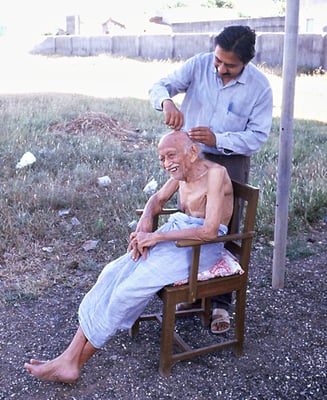Prabhudas Gandhi being shaved by his grandson Yogesh Goda at Pardi, 1993.