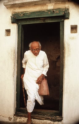 Prabhudas Gandhi leaving a building at Porbandar, January 3, 1988.