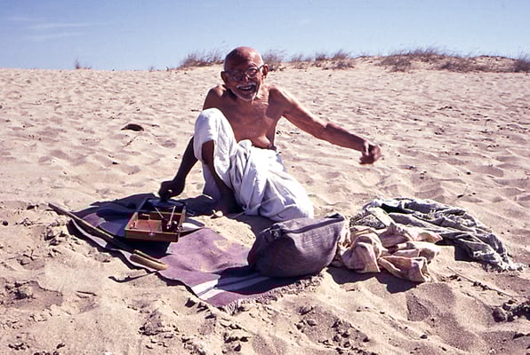 Prabhudas Gandhi spinning on the beach near Dwarka, Gujarat, 1989.