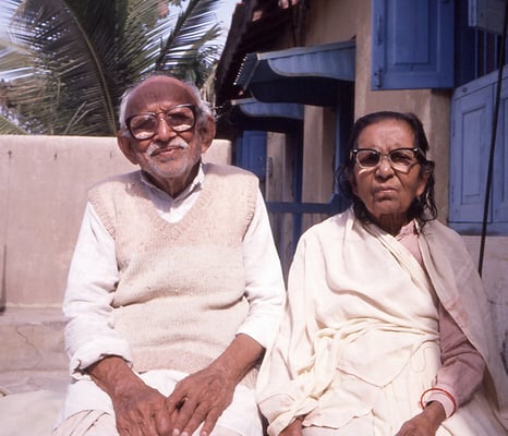 Prabhudas Gandhi with his wife Amba at Rashtriyashala, Rajkot, 1986.