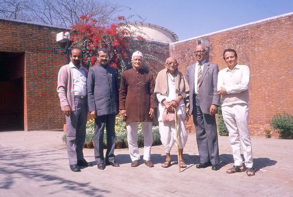 From left: N. Vasudevan, Dr. Sunder (director of Gandhi Smriti and Darshan Samiti), Anand Hingorani, Prabhudas Gandhi, ? and the son of Hingorani, at Gandhi Darshan, Rajghat, New Delhi, January 26, 1988.