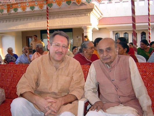 Peter Rühe and Vithalbhai at Rashtriyashala, Rajkot, 2004