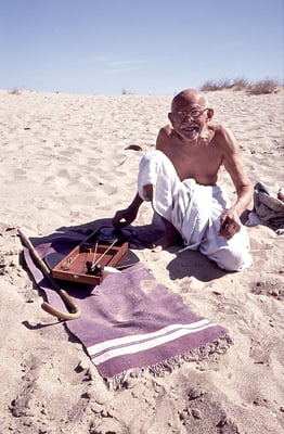 Prabhudas Gandhi spinning on the beach near Dwarka, Gujarat, 1989.