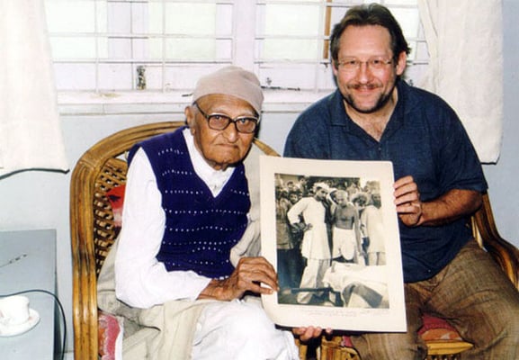 Peter Rühe and Gandhi’s photographer Jagan Mehta, Ahmedabad, 2002