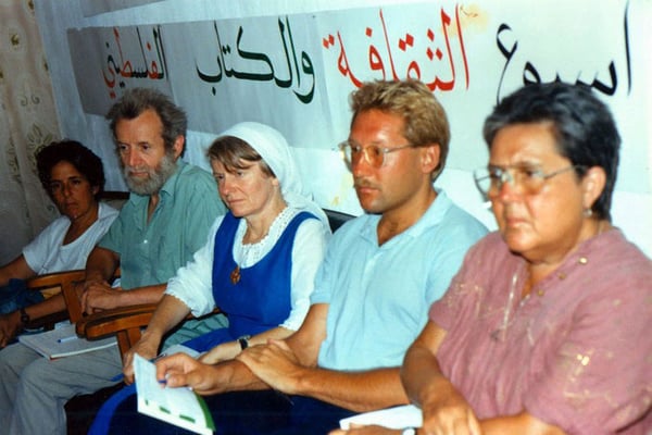Lilly Moed (IFOR), Peter Rühe, Yvette Naal (Arche Community) and others during the first meeting of IFOR-Israel on the West Bank at Ramallah, 1987