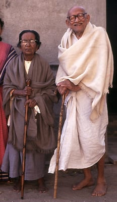 Prabhudas Gandhi with his wife Amba at Rashtriyashala, Rajkot, 1986.