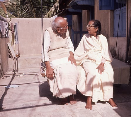 Prabhudas Gandhi with his wife Amba at Rashtriyashala, Rajkot, 1986.