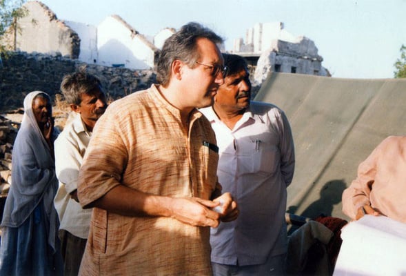 Peter Rühe talking to surviving locals after the Gujarat Earthquake, 2001